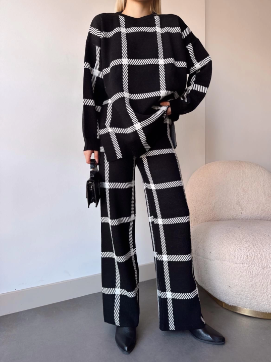 Ekoseli triko takım siyahbeyaz Ekoseli triko takım siyahbeyaz