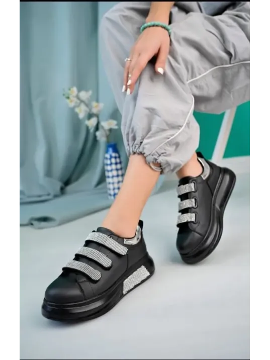 Elika Siyah Cilt Cırt Cırtlı Spor Ayakkabı Elika Siyah Cilt Cırt Cırtlı Spor Ayakkabı