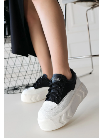Emwa Siyah Cilt Bağcıklı Spor Ayakkabı Emwa Siyah Cilt Bağcıklı Spor Ayakkabı
