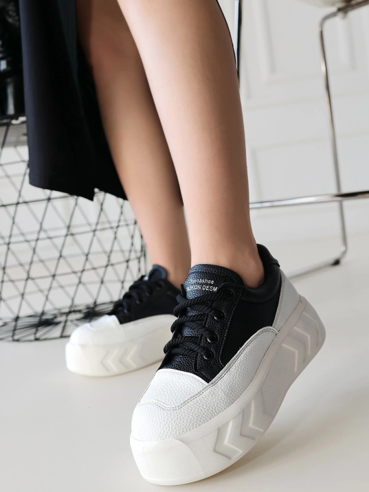 Emwa Siyah Cilt Bağcıklı Spor Ayakkabı Emwa Siyah Cilt Bağcıklı Spor Ayakkabı