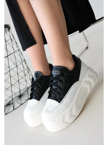 Emwa Siyah Cilt Bağcıklı Spor Ayakkabı Emwa Siyah Cilt Bağcıklı Spor Ayakkabı