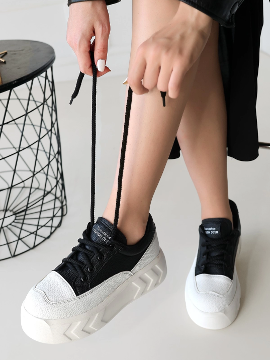 Emwa Siyah Cilt Bağcıklı Spor Ayakkabı Emwa Siyah Cilt Bağcıklı Spor Ayakkabı