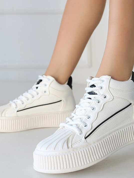 Estim Beyaz Cilt Siyah Detaylı Bağcıklı Spor Ayakkabı Estim Beyaz Cilt Siyah Detaylı Bağcıklı Spor Ayakkabı