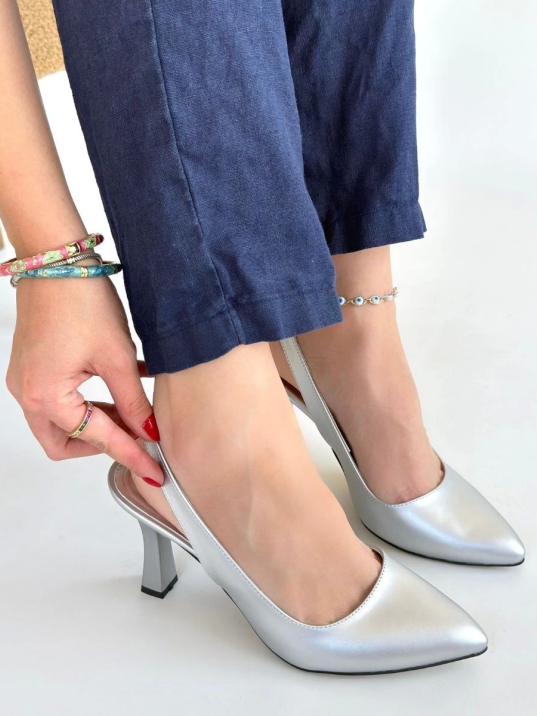 Feey Gümüş Cilt Topuklu Ayakkabı Feey Gümüş Cilt Topuklu Ayakkabı