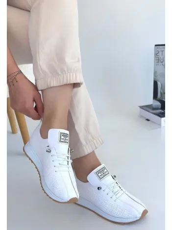 Fiert Beyaz Cilt Bağcıklı Spor Ayakkabı Fiert Beyaz Cilt Bağcıklı Spor Ayakkabı