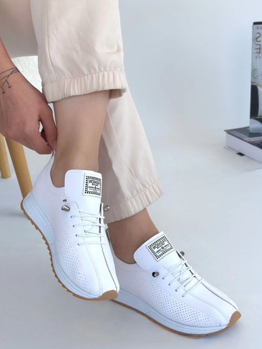 Fiert Beyaz Cilt Bağcıklı Spor Ayakkabı Fiert Beyaz Cilt Bağcıklı Spor Ayakkabı