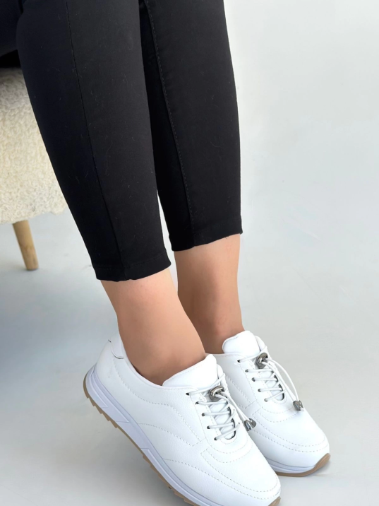 Finna Beyaz Cilt Bağcıklı Spor Ayakkabı Finna Beyaz Cilt Bağcıklı Spor Ayakkabı