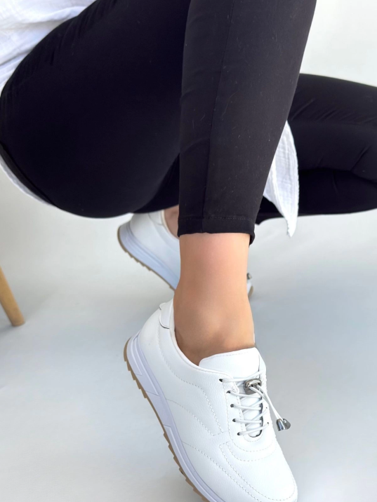 Finna Beyaz Cilt Bağcıklı Spor Ayakkabı Finna Beyaz Cilt Bağcıklı Spor Ayakkabı