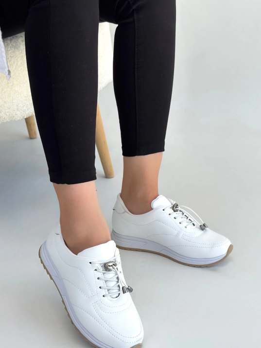 Finna Beyaz Cilt Bağcıklı Spor Ayakkabı Finna Beyaz Cilt Bağcıklı Spor Ayakkabı