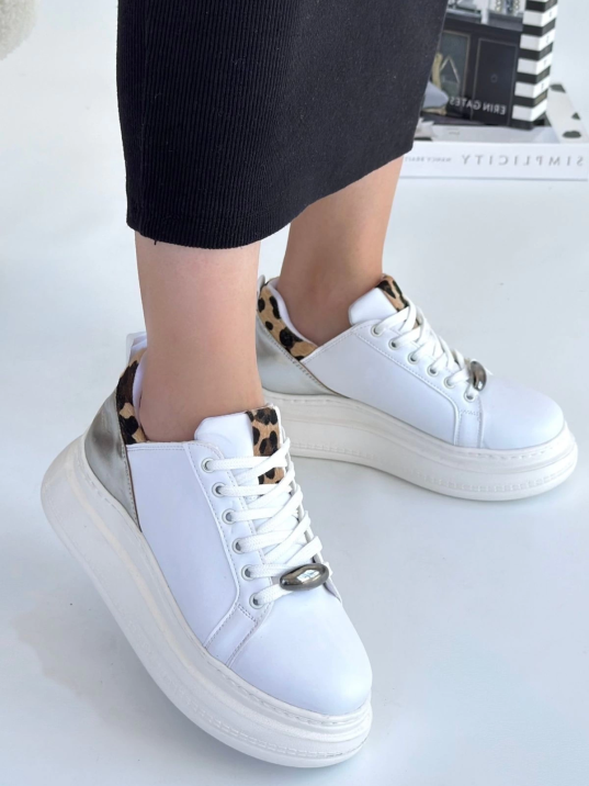 Gasta Beyaz Cilt Gümüş Detaylı Bağcıklı Spor Ayakkabı Gasta Beyaz Cilt Gümüş Detaylı Bağcıklı Spor Ayakkabı