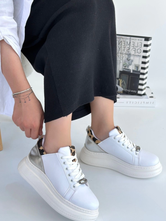 Gasta Beyaz Cilt Gümüş Detaylı Bağcıklı Spor Ayakkabı Gasta Beyaz Cilt Gümüş Detaylı Bağcıklı Spor Ayakkabı