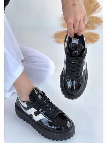 Gesti Siyah Rugan Gümüş Detaylı Bağcıklı Spor Ayakkabı Gesti Siyah Rugan Gümüş Detaylı Bağcıklı Spor Ayakkabı