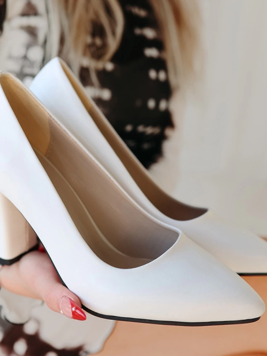 Giort Beyaz Cilt Topuklu Ayakkabı Giort Beyaz Cilt Topuklu Ayakkabı