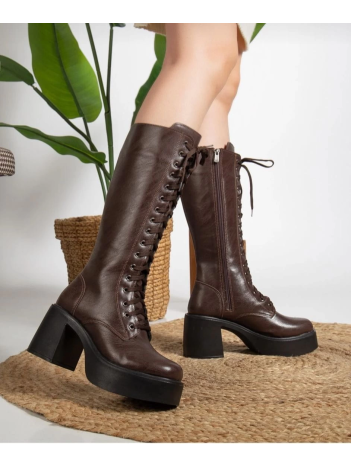 Guay Kahverengi Cilt Bağcıklı Topuklu Çizme Guay Kahverengi Cilt Bağcıklı Topuklu Çizme