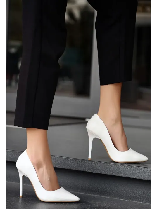 Hillar Beyaz Cilt Stiletto Ayakkabı Hillar Beyaz Cilt Stiletto Ayakkabı
