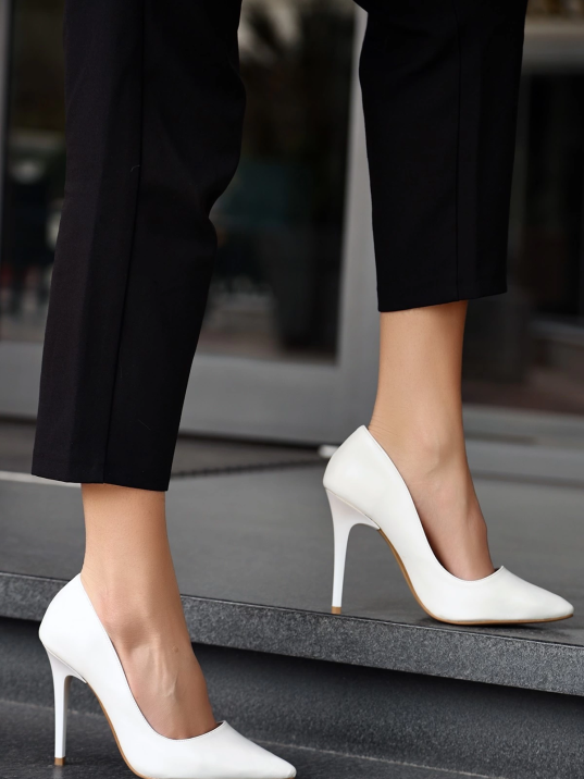 Hillar Beyaz Cilt Stiletto Ayakkabı Hillar Beyaz Cilt Stiletto Ayakkabı