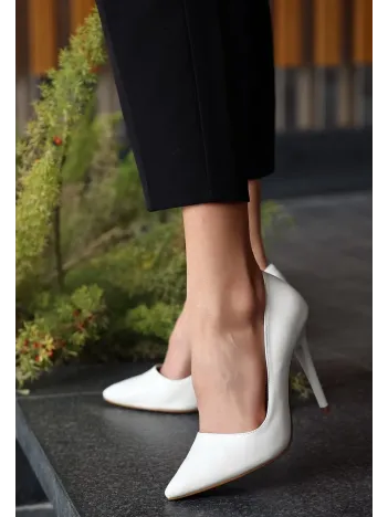 Hillar Beyaz Cilt Stiletto Ayakkabı Hillar Beyaz Cilt Stiletto Ayakkabı