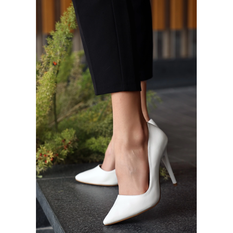 Hillar Beyaz Cilt Stiletto Ayakkabı Hillar Beyaz Cilt Stiletto Ayakkabı