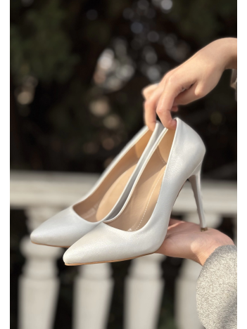 Hillar Gümüş Saten Stiletto Ayakkabı Hillar Gümüş Saten Stiletto Ayakkabı