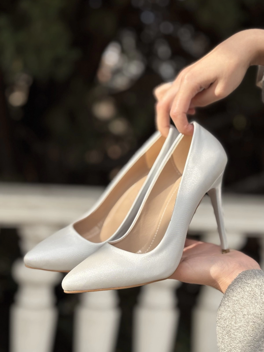 Hillar Gümüş Saten Stiletto Ayakkabı Hillar Gümüş Saten Stiletto Ayakkabı