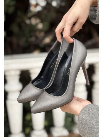 Hillar Platin Saten Stiletto Ayakkabı Hillar Platin Saten Stiletto Ayakkabı