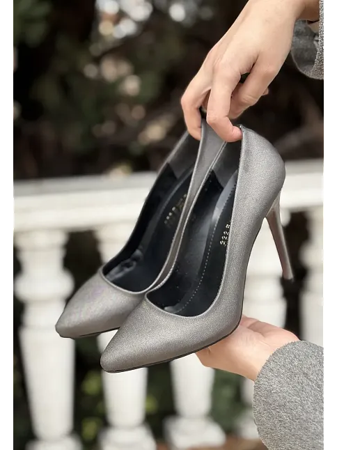 Hillar Platin Saten Stiletto Ayakkabı