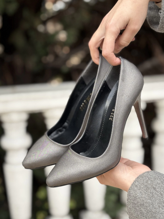 Hillar Platin Saten Stiletto Ayakkabı Hillar Platin Saten Stiletto Ayakkabı