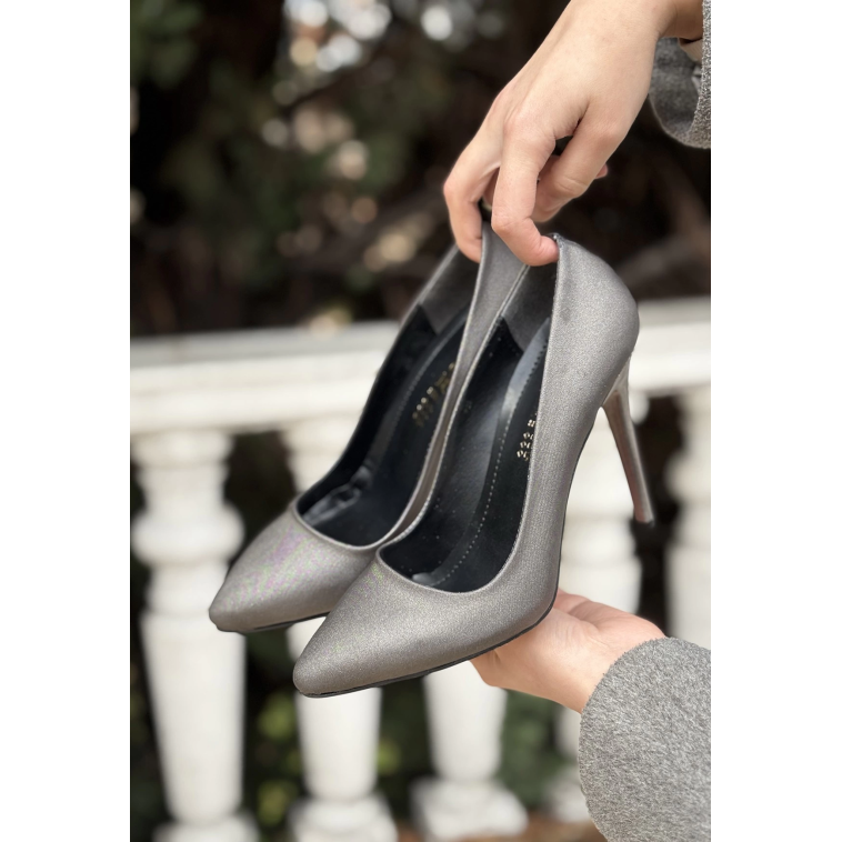 Hillar Platin Saten Stiletto Ayakkabı Hillar Platin Saten Stiletto Ayakkabı