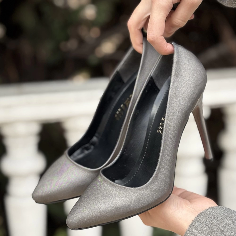 Hillar Platin Saten Stiletto Ayakkabı Hillar Platin Saten Stiletto Ayakkabı