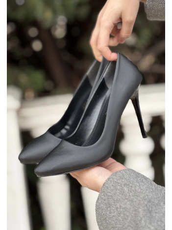 Hillar Siyah Saten Stiletto Ayakkabı Hillar Siyah Saten Stiletto Ayakkabı