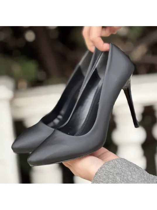 Hillar Siyah Saten Stiletto Ayakkabı Hillar Siyah Saten Stiletto Ayakkabı