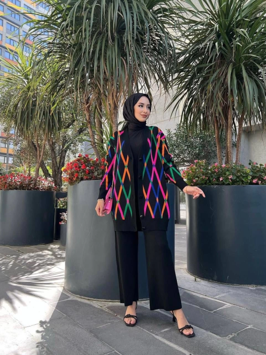 Hırkalı ikili takım çok renkli triko siyah