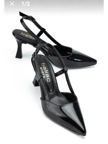 Hoost Siyah Rugan Topuklu Ayakkabı Hoost Siyah Rugan Topuklu Ayakkabı