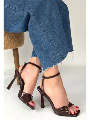 Hoste Kahverengi Rugan Topuklu Bilekten Kemerli Ayakkabı