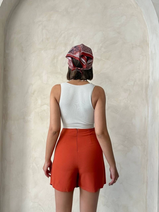 İki düğmeli kapaklı şort etek kremit s24046 İki düğmeli kapaklı şort etek kremit s24046