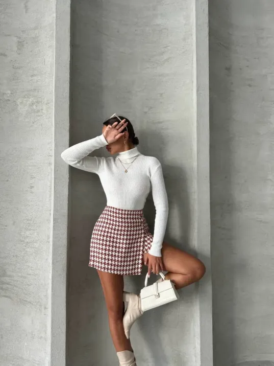 İki Düğmeli Kaz Ayağı Desen Ch Kumaş Şort Etek Bordobeyaz H26414