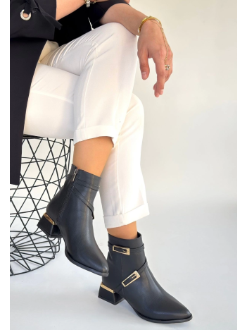 İnay Siyah Cilt Topuklu Bot