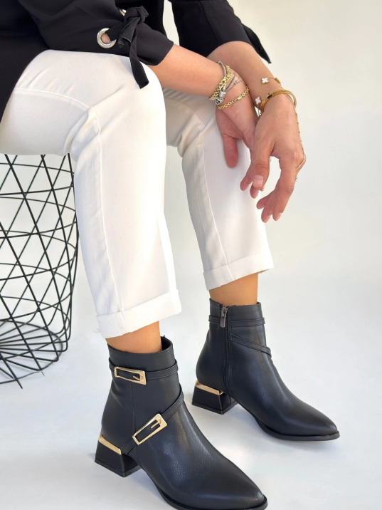 İnay Siyah Cilt Topuklu Bot