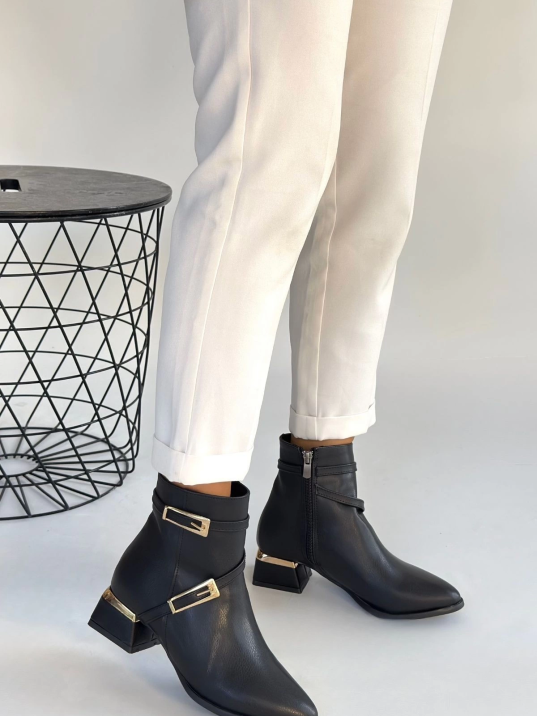 İnay Siyah Cilt Topuklu Bot