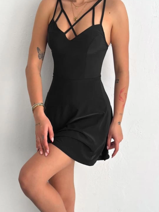 İnce çift askılı mini elbise İnce çift askılı mini elbise