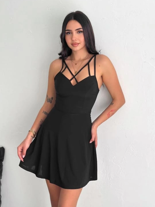 İnce çift askılı mini elbise İnce çift askılı mini elbise