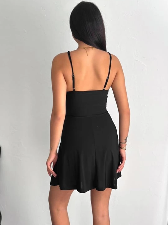 İnce çift askılı mini elbise İnce çift askılı mini elbise