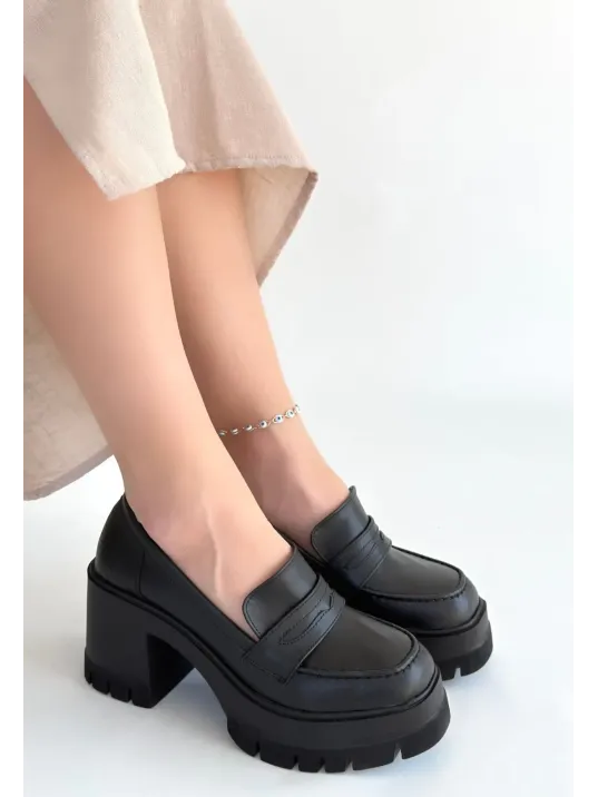 Janes Siyah Cilt Dolgu Topuk Ayakkabı