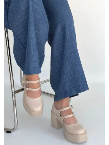 Jarlo Bej Cilt Dolgu Topuk Ayakkabı Jarlo Bej Cilt Dolgu Topuk Ayakkabı