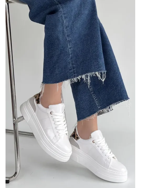 Jetan Beyaz Rugan Bağcıklı Spor Ayakkabı Jetan Beyaz Rugan Bağcıklı Spor Ayakkabı