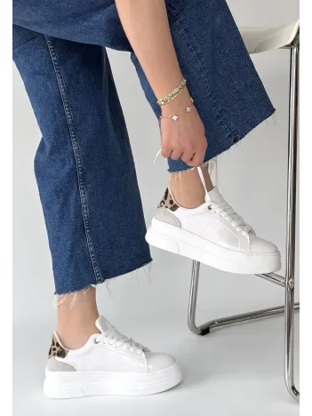 Jetan Beyaz Rugan Bağcıklı Spor Ayakkabı Jetan Beyaz Rugan Bağcıklı Spor Ayakkabı