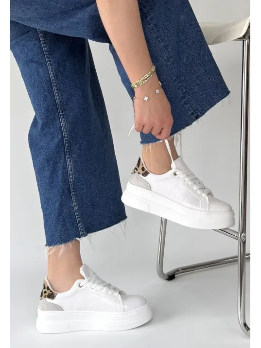 Jetan Beyaz Rugan Bağcıklı Spor Ayakkabı Jetan Beyaz Rugan Bağcıklı Spor Ayakkabı