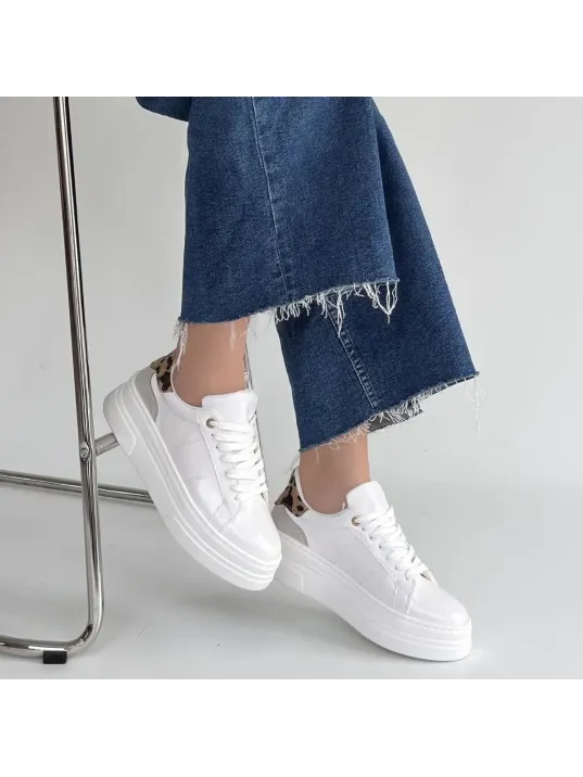 Jetan Beyaz Rugan Bağcıklı Spor Ayakkabı Jetan Beyaz Rugan Bağcıklı Spor Ayakkabı