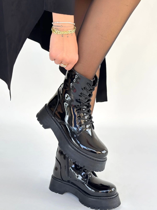 Jonni Siyah Rugan Bağcıklı Bot