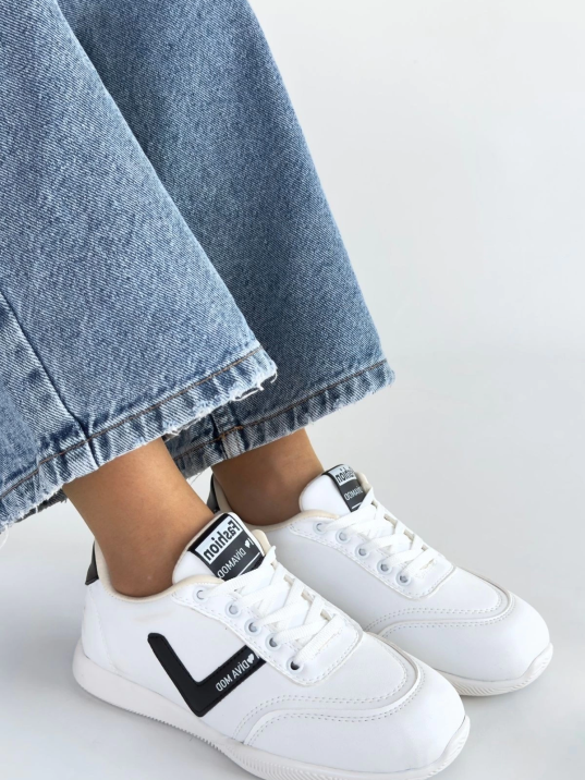 Jowen Beyaz Cilt Siyah Detaylı Bağcıklı Spor Ayakkabı Jowen Beyaz Cilt Siyah Detaylı Bağcıklı Spor Ayakkabı